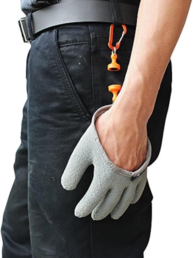Inf-way Fishing Glove with Magnet Release, Fisherman Professional Catch Fish Gloves Cut&Puncture Resistant with Magnetic Hooks Hunting Glove
