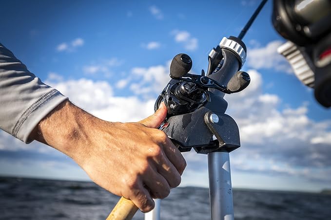 Abu Garcia Max Digital Line Counter Low Profile Baitcast Reel, Size LP (1498727), Carbon Fiber Star Drag, Max of 20lb | 9.0kg, Durable, Lightweight and Strong,Black