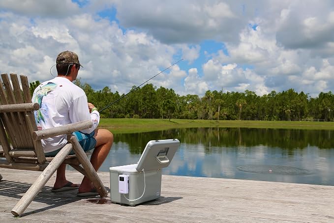 ENGEL Live Bait Cooler PRO for Fishing - Portable Minnow and Bait Bucket with Lithium-Ion Rechargeable Aerator