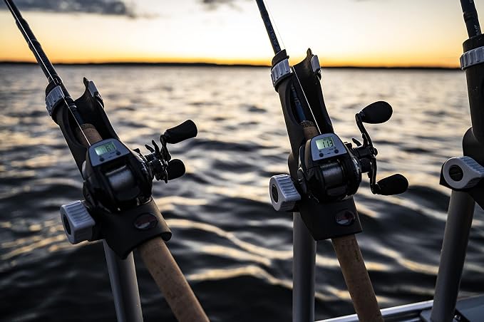 Abu Garcia Max Digital Line Counter Low Profile Baitcast Reel, Size LP (1498727), Carbon Fiber Star Drag, Max of 20lb | 9.0kg, Durable, Lightweight and Strong,Black