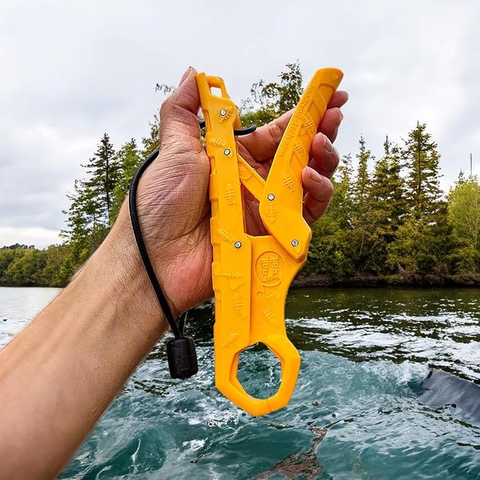 SNAIL TRAIL 7.5''/9'' Floating Fish Gripper, Fishing Grabber, Catfish Mouth Pliers, Caught Bass Holder, Digital Scale Hook Clamp, Saltwater Lip Grip Tool with Lanyard, Gifts for Men, Yellow